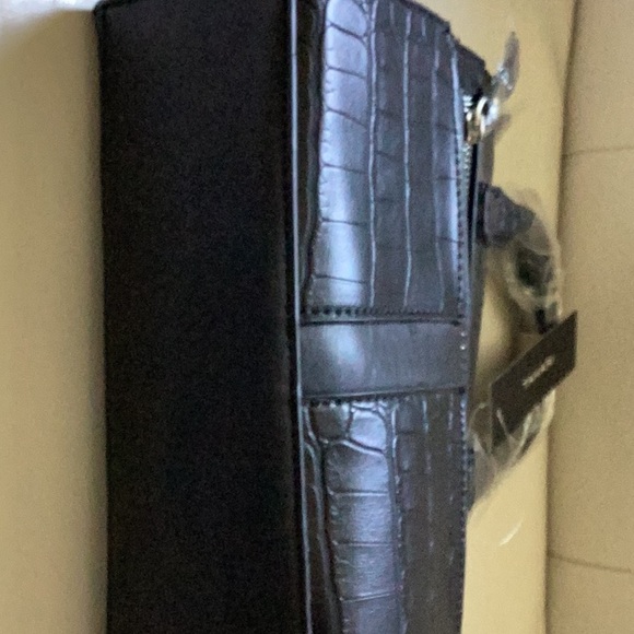 Tattler - Picture 3 of 4